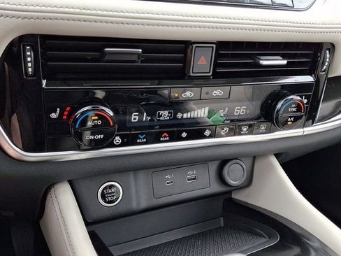 Used 2023 Nissan Rogue SL w/ SL Premium Package image 21