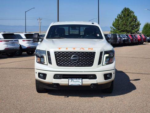 Used 2019 Nissan Titan SV w/ SV Convenience Package image 6