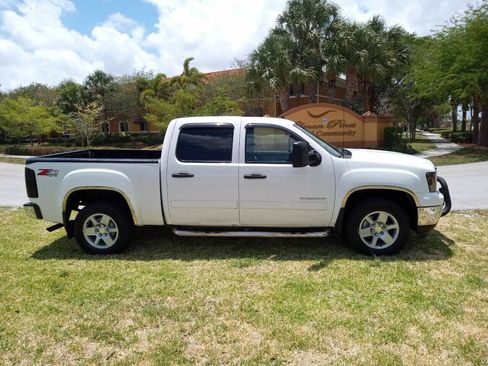 Used 2010 GMC Sierra 1500 SLE w/ Power Pack Plus AWD/4WD image 2