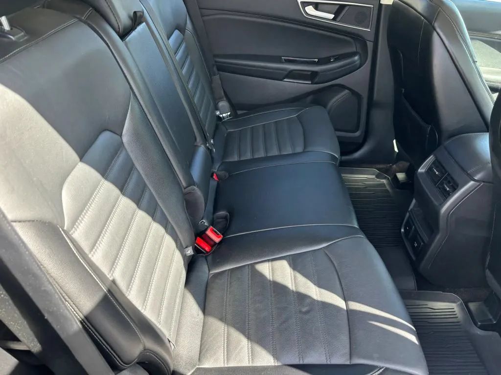 Used 2017 Ford Edge SEL w/ Equipment Group 201A AWD/4WD image 15
