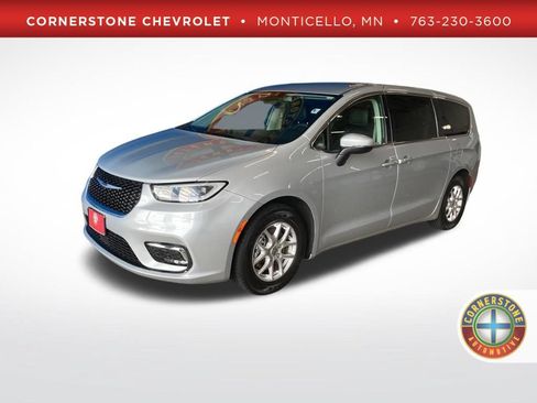 Used 2023 Chrysler Pacifica Touring-L FWD image 1