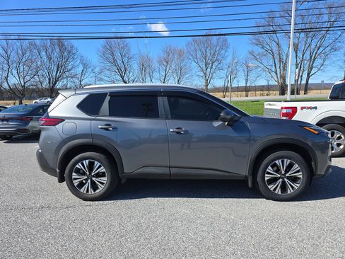 Used 2022 Nissan Rogue SV w/ SV Premium Package image 9