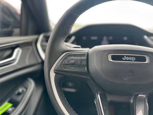 Used 2023 Jeep Grand Cherokee Altitude image 9