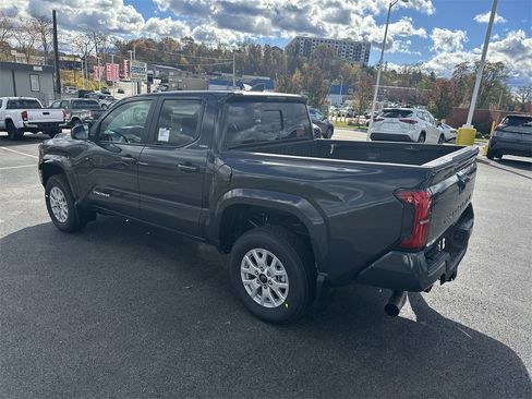 New 2025 Toyota Tacoma SR5 image 3