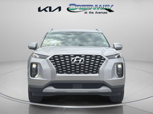 Used 2022 Hyundai Palisade SEL w/ Premium Package FWD image 2
