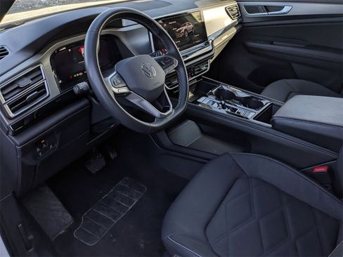 Used 2024 Volkswagen Atlas Cross Sport SE image 16