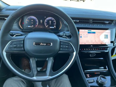 New 2026 Jeep Grand Cherokee Limited image 32