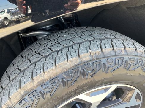 New 2025 GMC Yukon AT4 Ultimate image 29