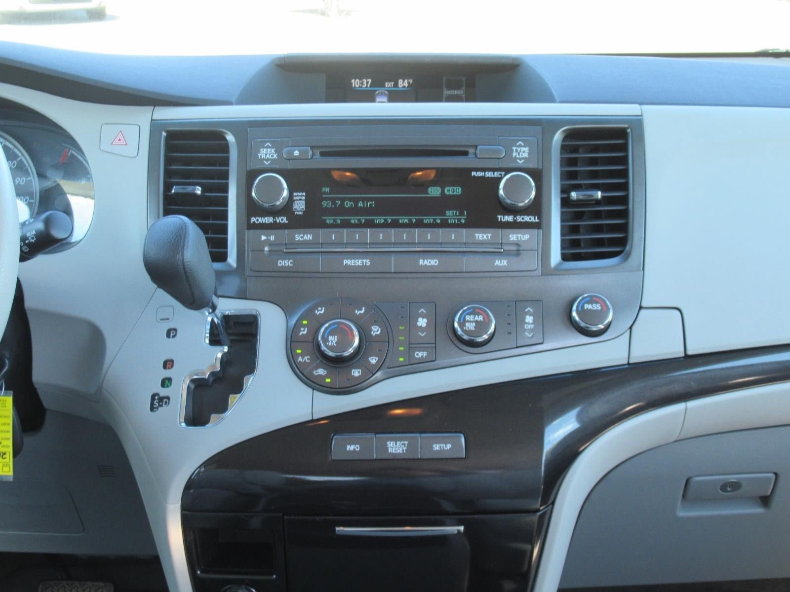 Used 2011 Toyota Sienna LE FWD image 16