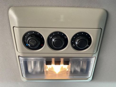 Used 2015 Land Rover LR4 HSE image 23