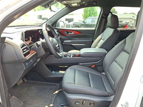 Used 2024 Chevrolet Traverse Z71 w/ Enhanced Driving Package AWD/4WD image 14