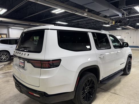 Used 2024 Jeep Wagoneer Series II image 4