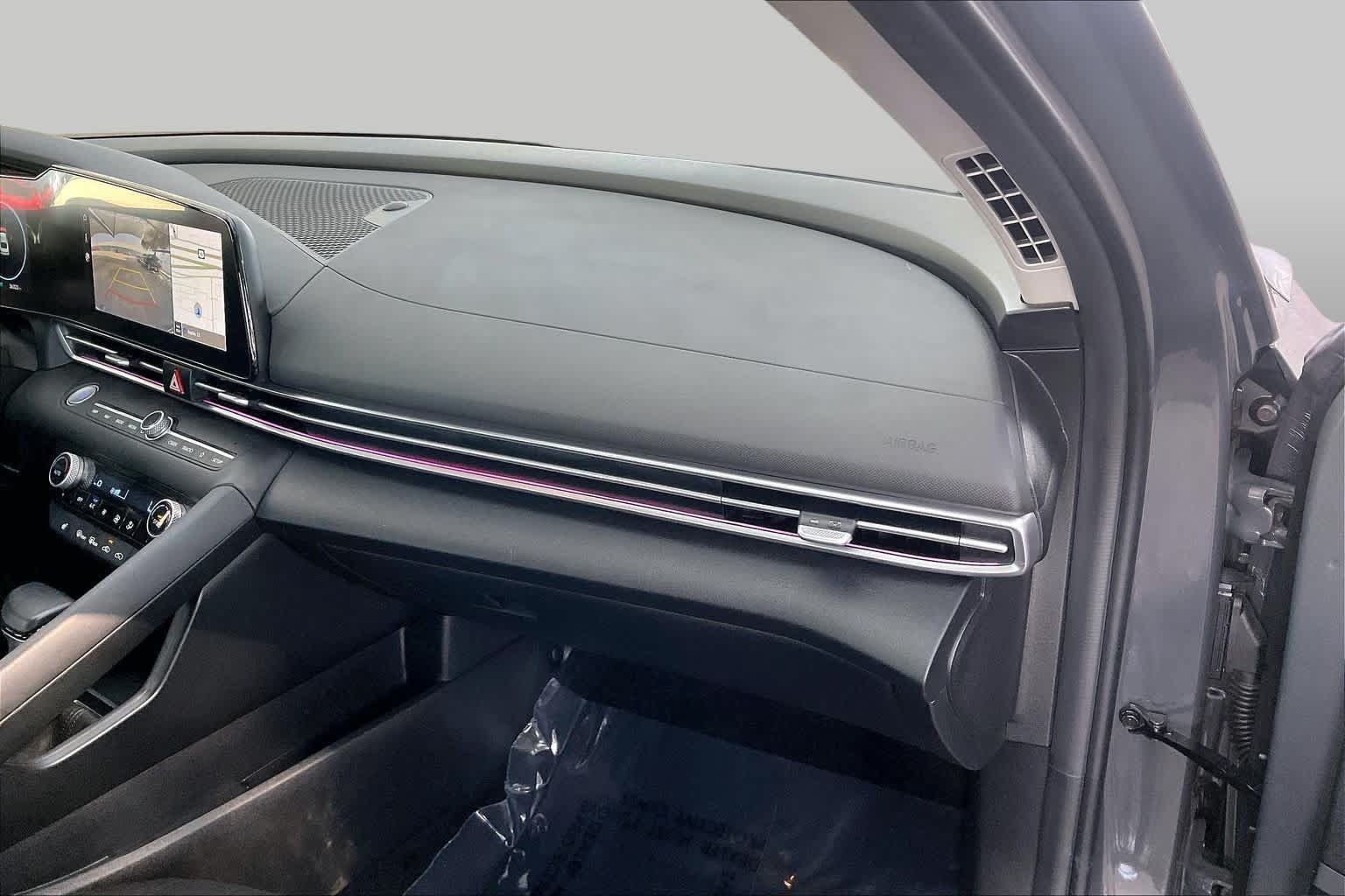 Certified 2025 Hyundai Elantra SEL FWD image 19
