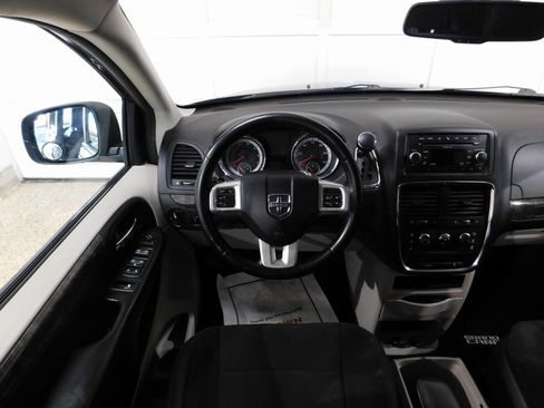 Used 2011 Dodge Grand Caravan SXT image 39
