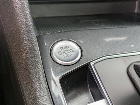 Used 2020 Volkswagen Tiguan SEL image 28