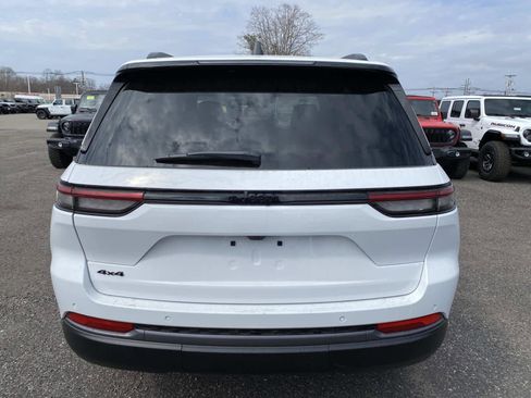 New 2026 Jeep Grand Cherokee Altitude image 4