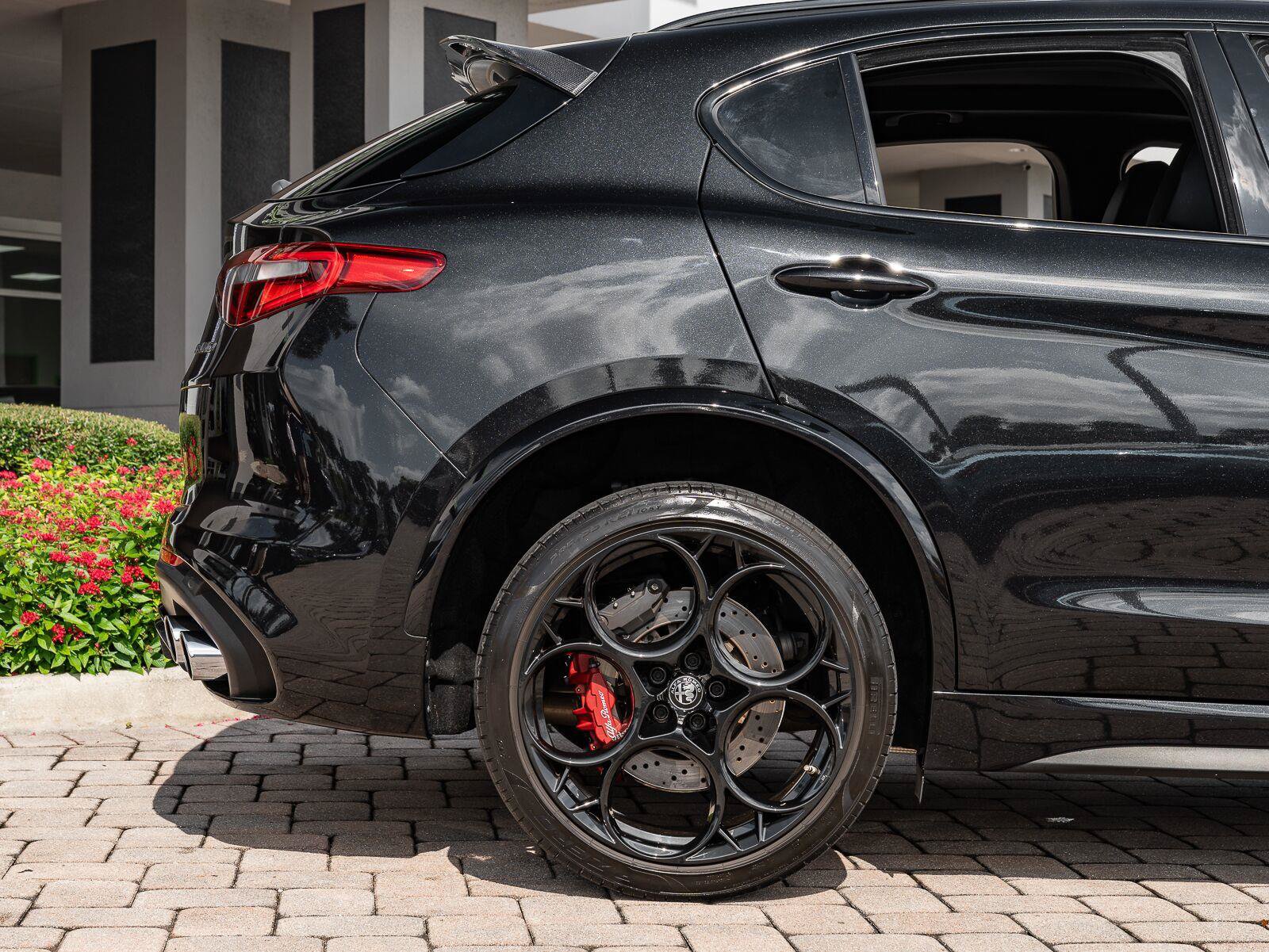 Used 2022 Alfa Romeo Stelvio Quadrifoglio w/ Active Assist Plus Package AWD/4WD image 31