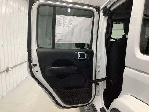 Used 2018 Jeep Wrangler Unlimited Sahara w/ Cold Weather Group AWD/4WD image 12