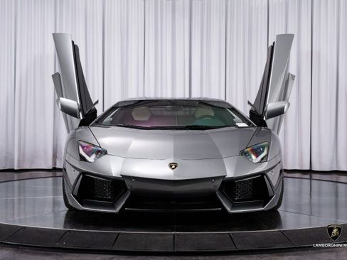 Used 2012 Lamborghini Aventador LP 700-4 image 3