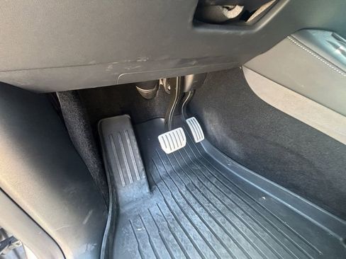 Used 2025 Tesla Model Y Performance image 25