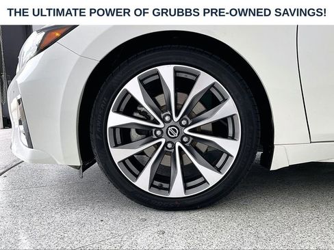 Used 2022 Nissan Maxima Platinum FWD image 12