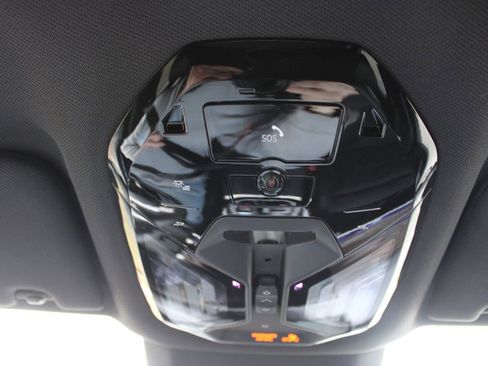 Used 2024 BMW i7 xDrive60 image 50