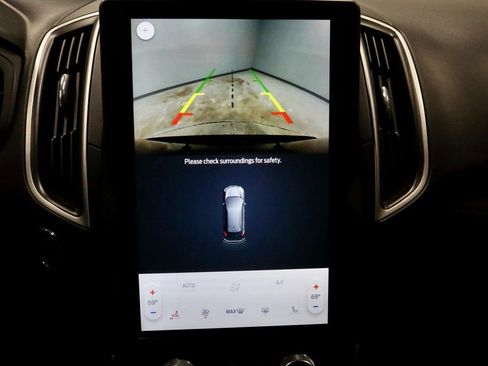 Used 2023 Ford Edge SEL image 2