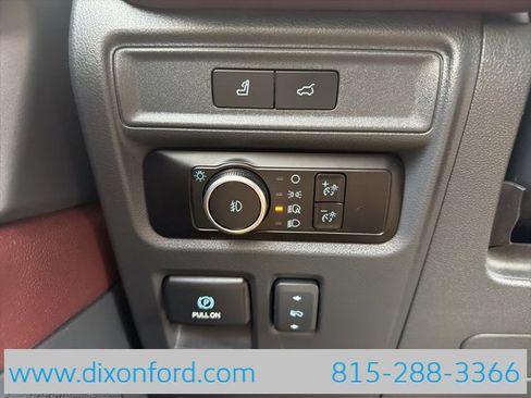 Used 2024 Ford Expedition Limited image 18