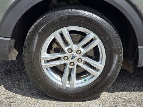 Used 2020 Ford Explorer XLT w/ Equipment Group 202A AWD/4WD image 14