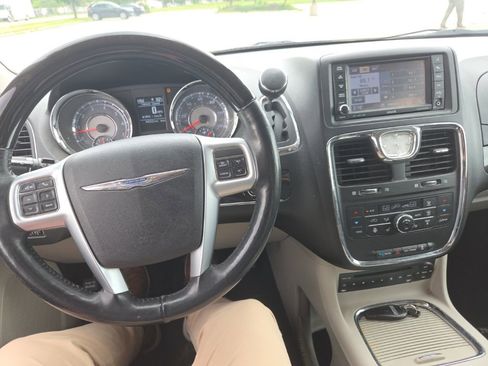 Used 2012 Chrysler Town & Country Limited w/ Luxury Group FWD image 23