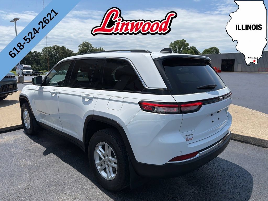 Used 2023 Jeep Grand Cherokee Laredo w/ Luxury Tech Group I AWD/4WD image 2