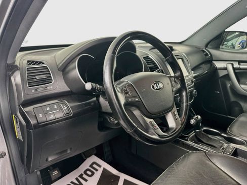 Used 2014 Kia Sorento SX w/ 3rd Row Package AWD/4WD image 9