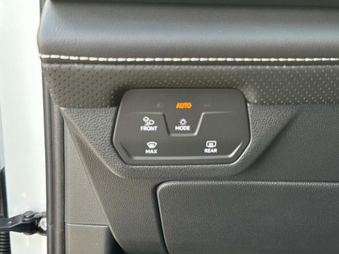 New 2026 Volkswagen Atlas Cross Sport SE FWD image 13