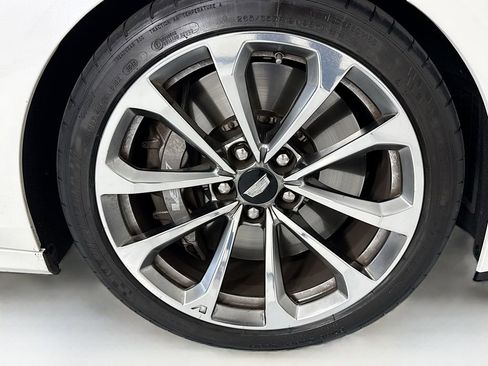 Used 2018 Cadillac CTS V w/ Luxury Package RWD image 32