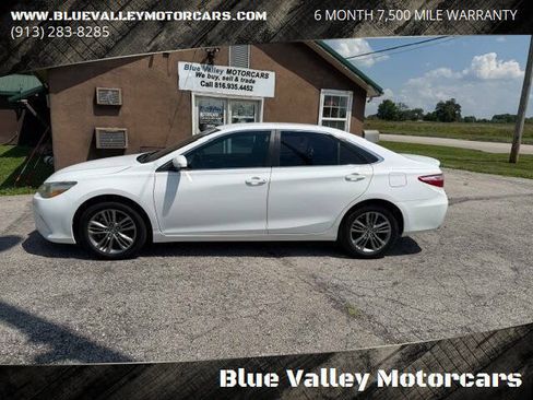 Used 2015 Toyota Camry SE FWD image 1