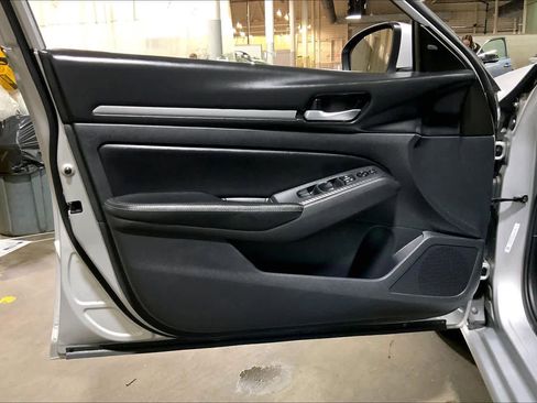 Used 2022 Nissan Altima 2.5 SV image 22