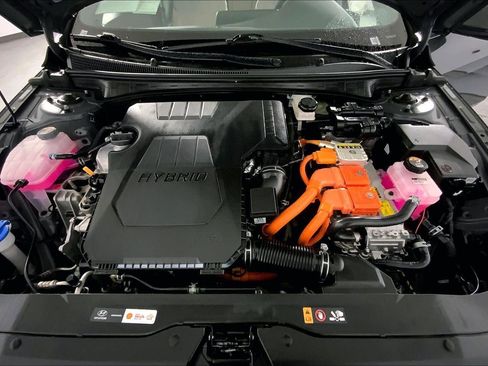 Used 2025 Hyundai Elantra Limited image 10