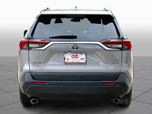 Used 2020 Toyota RAV4 XLE image 5