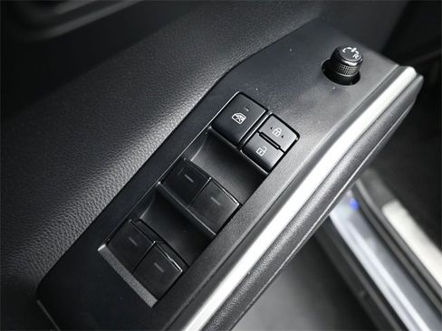 Used 2020 Toyota Highlander XLE image 11