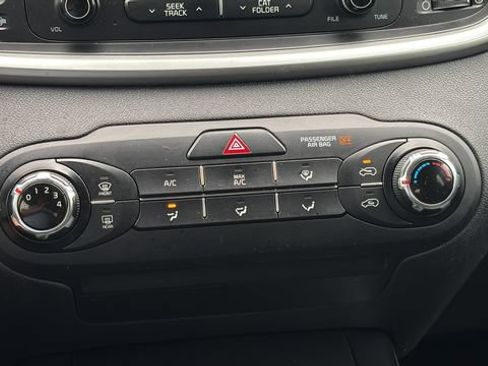 Used 2017 Kia Sorento FWD image 15