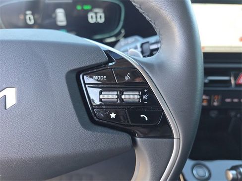 Certified 2024 Kia Niro SX image 33