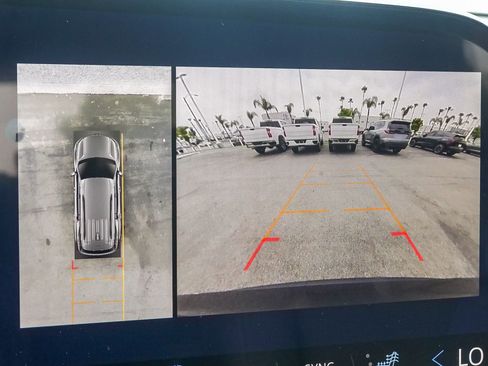 New 2026 Chevrolet Traverse LT w/ Driver Confidence Package FWD image 26