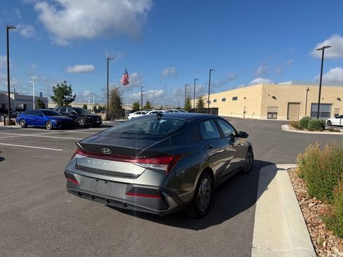 Used 2024 Hyundai Elantra SEL FWD image 2