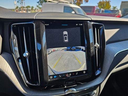 Used 2025 Volvo XC60 B5 Plus image 29