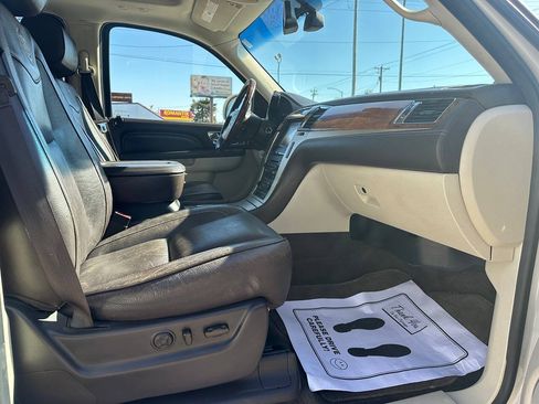 Used 2014 Cadillac Escalade Platinum AWD/4WD image 33