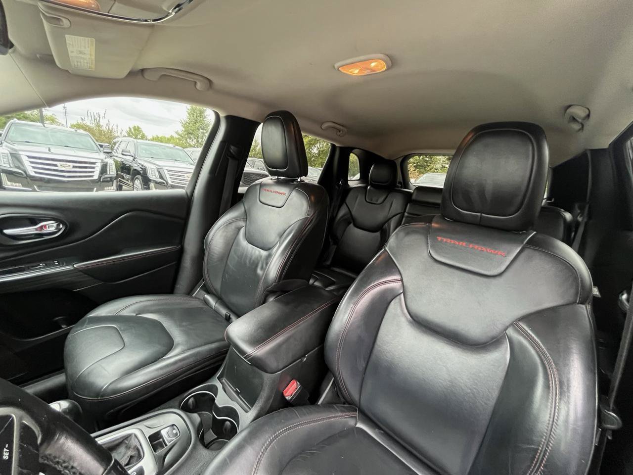Used 2016 Jeep Cherokee Trailhawk w/ Leather Interior Group AWD/4WD image 11
