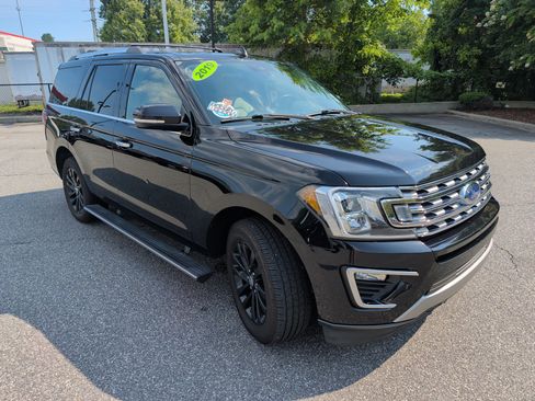 Used 2019 Ford Expedition Limited w/ Equipment Group 301A AWD/4WD image 2