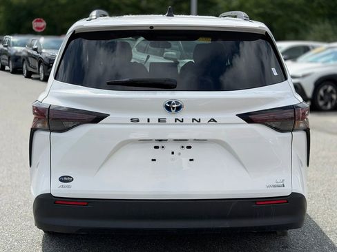 Certified 2024 Toyota Sienna LE w/ LE Plus Package AWD/4WD image 4