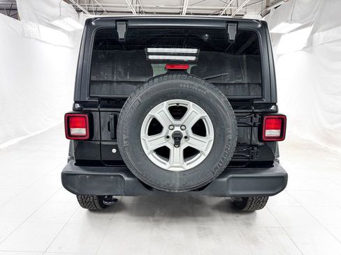 Used 2018 Jeep Wrangler Unlimited Sport S AWD/4WD image 5