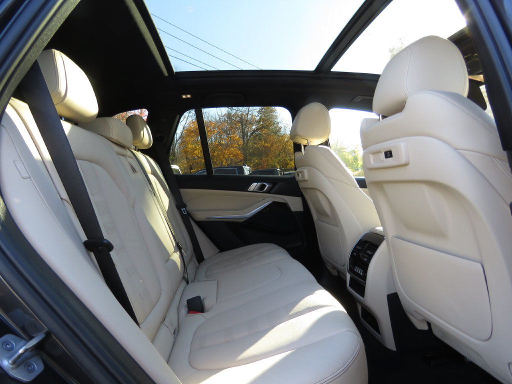 Used 2021 BMW X5 xDrive45e w/ Convenience Package AWD/4WD image 16